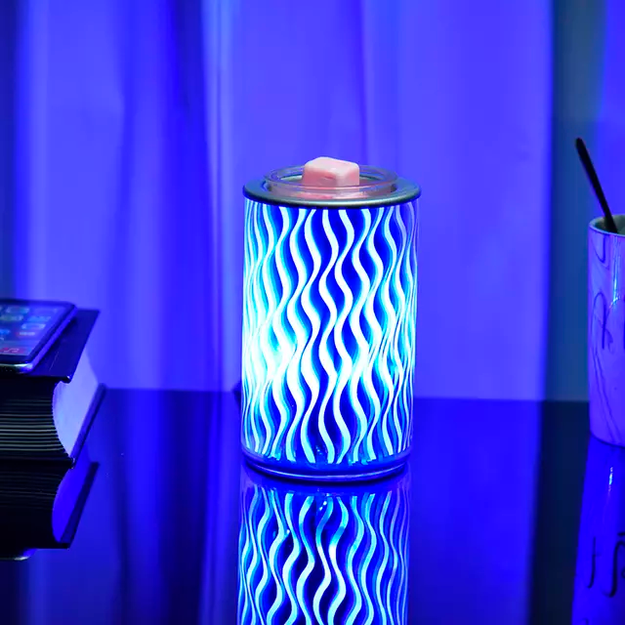 Colorful Curvy Lines 3D Electric US Wax Warmer / Oil Burner - D SCENT