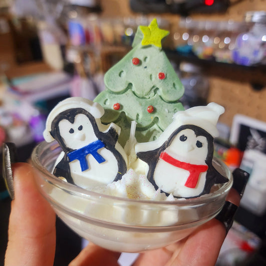 Penguin Wonderland  Small Candle, Handmade, Soy Wax, Aromatic, Home Frangrance, Christmas Style, Xmas Tree