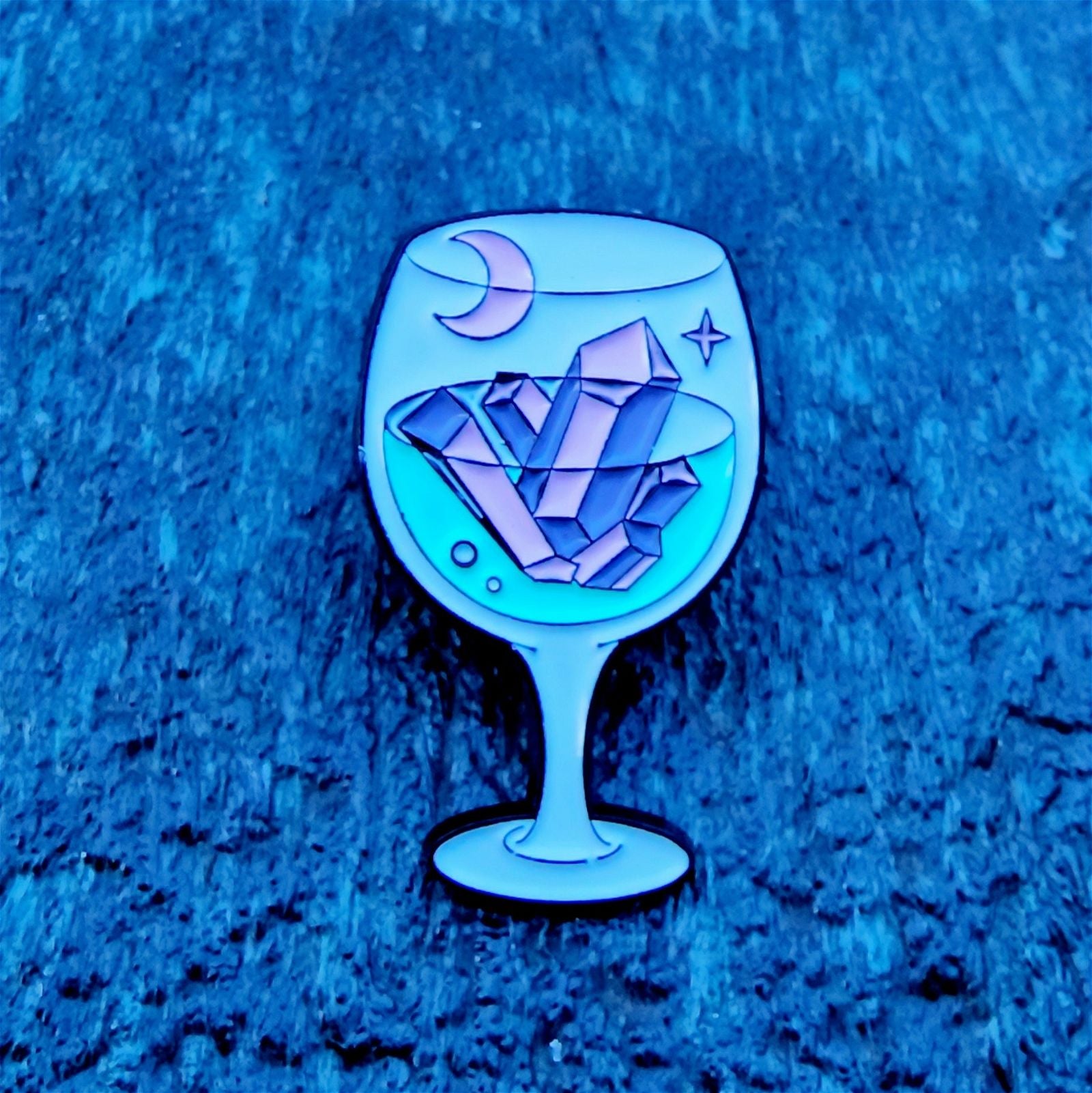 Glass with Crystal Cluster and Moon Enamel Pin - D SCENT 